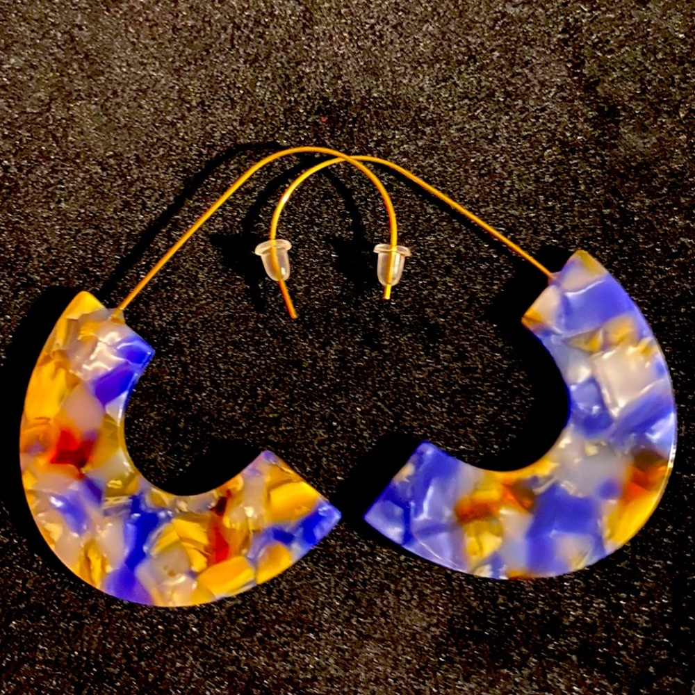 🌱 Resin Drop Cream Marble Drop Moon Hoop Earrings